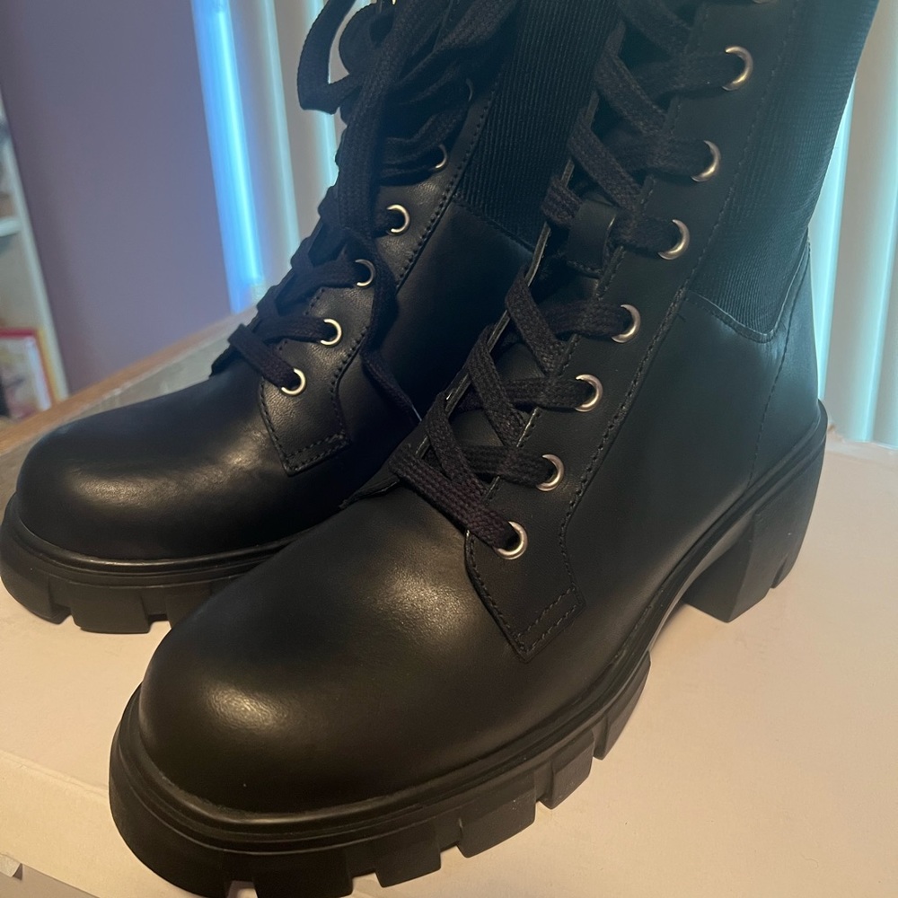 Brand new Steve Madden Leather Lug Booties Size 8